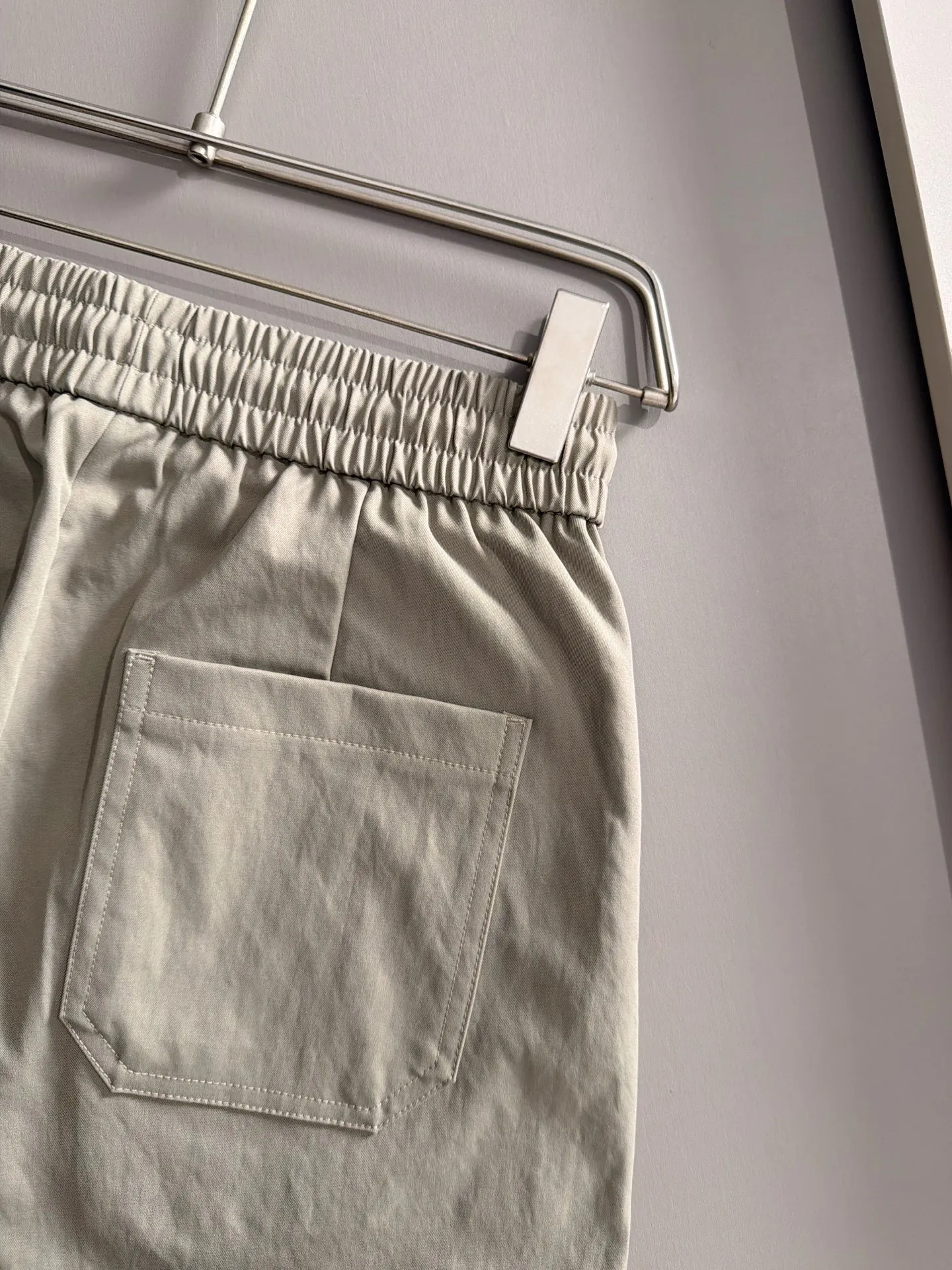 Crocodile 2026 spring and summer New Arrival casual pants, custom-made fabrics Breathable at the counter, high comfort, impeccable details, brand element design concept, reflecting high quality. It feels delicate and soft! It presents a casual cut and the upper body shape is great! Sizes:M-4XL